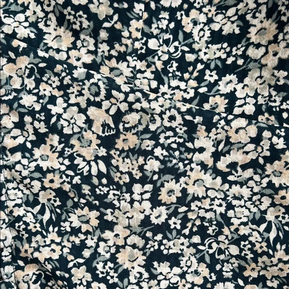 Like New! Abercrombie and Fitch Puff Sleeve Tie back Floral Top in Size XS - Picture 14 of 14